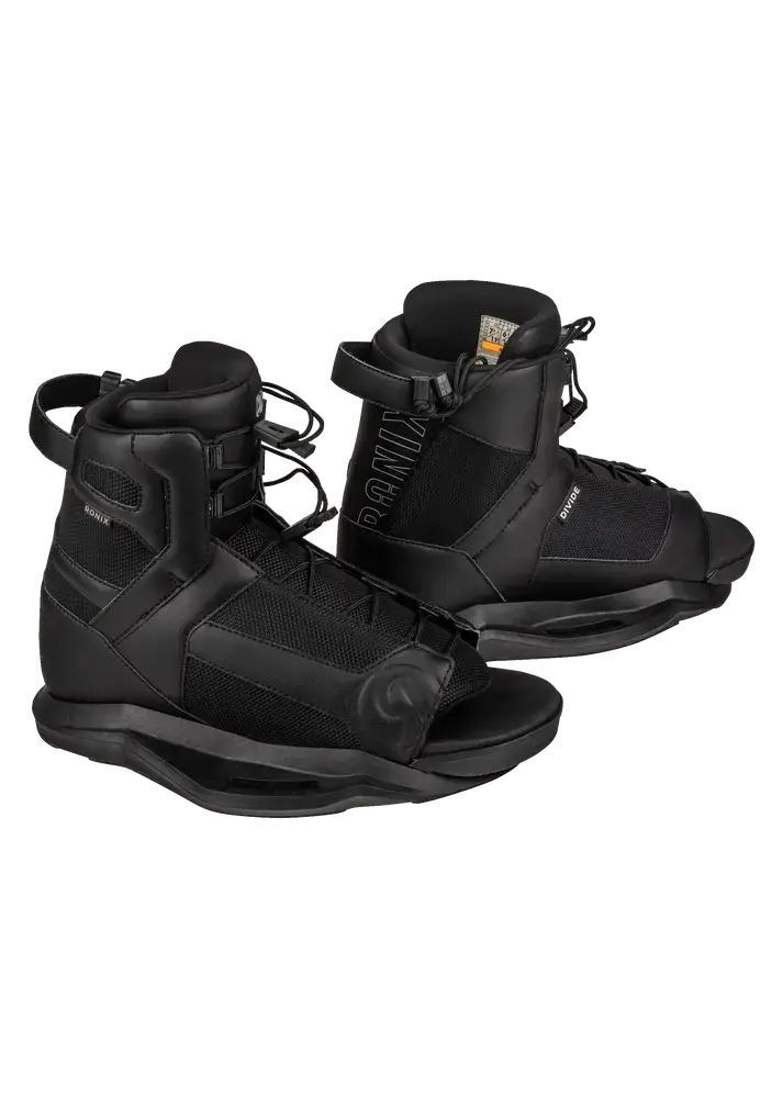 VAULT WAKEBOARD WITH DIVIDE BOOTS