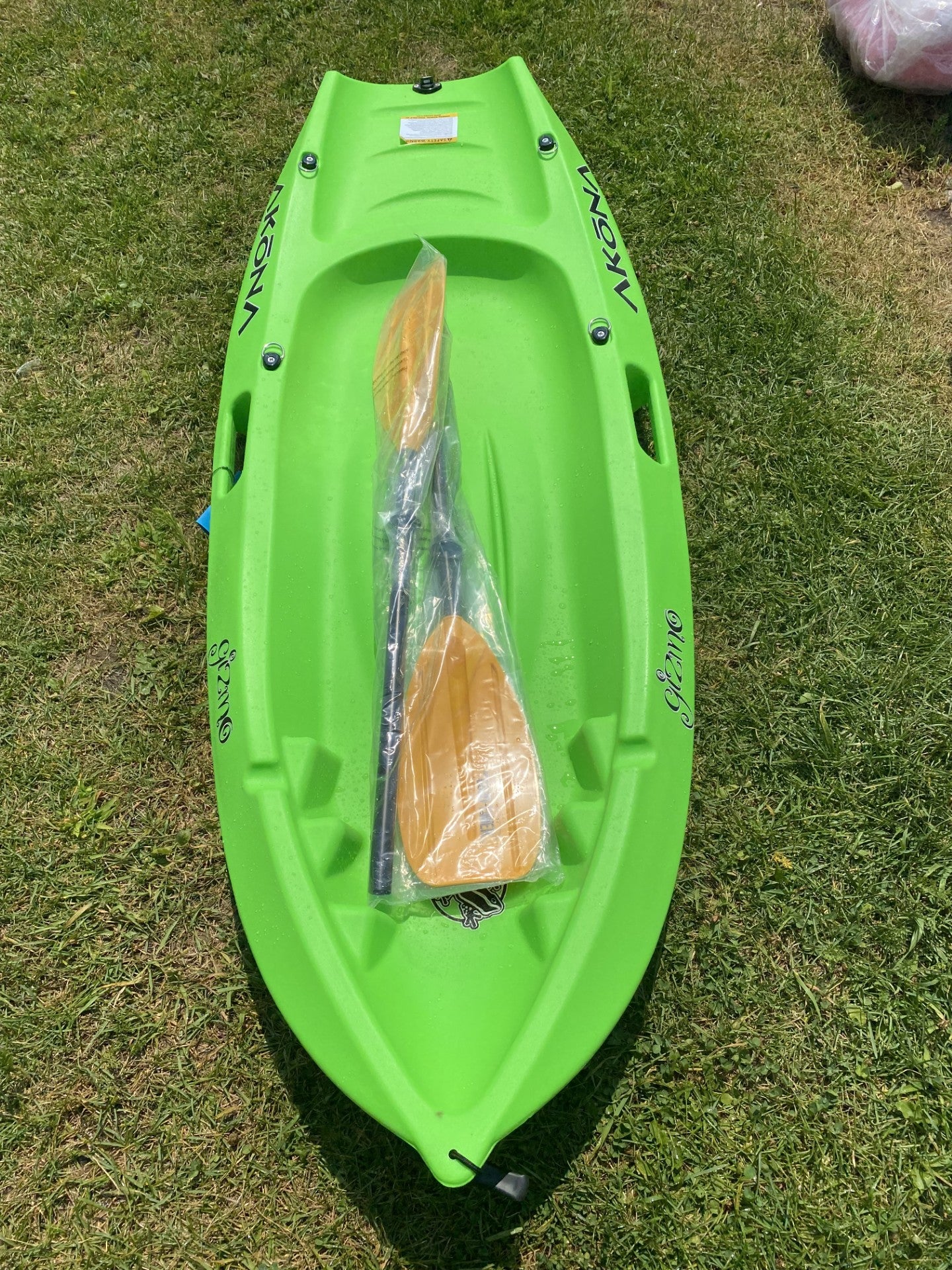 WHITE KNUC KAYAK  GIZMO KIDS