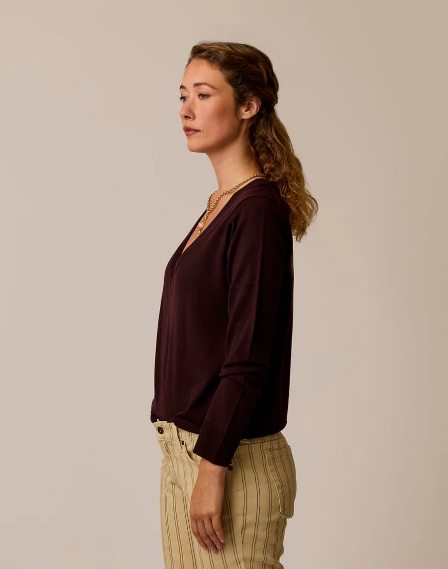 CARVE JULIET V-NECK SWEATER