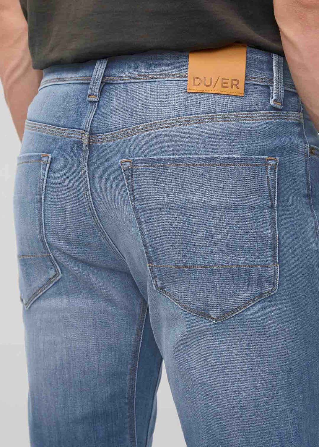DU/ER PERFORMANCE DENIM SLIM STRAIGHT